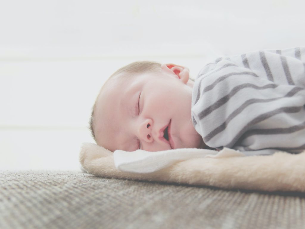 Ihr Neugeborenes hilfreiche Tipps für die ersten 30 Tage-Schlaf von Babys ist wichtig